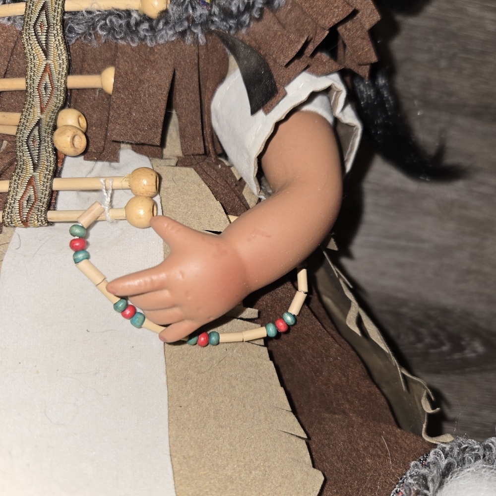 Native American-Inspired Doll with Black Hair‎ - Picture 14 of 16